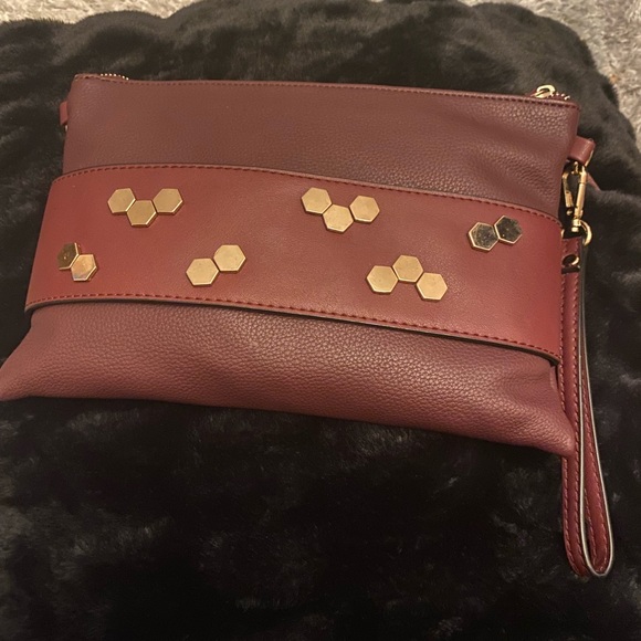 Céline Dion, red clutch - Picture 5 of 7